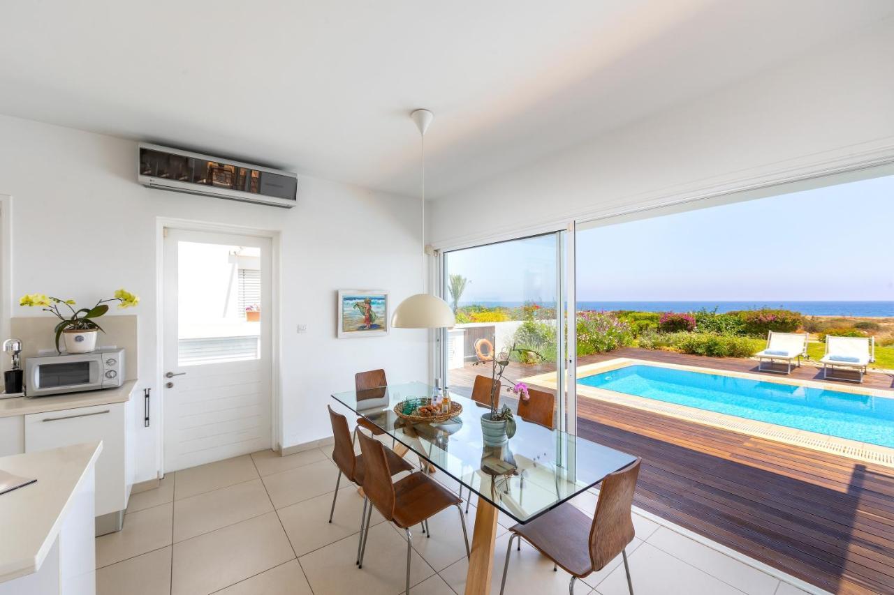 Protaras Beachfront Villa Alia 外观 照片